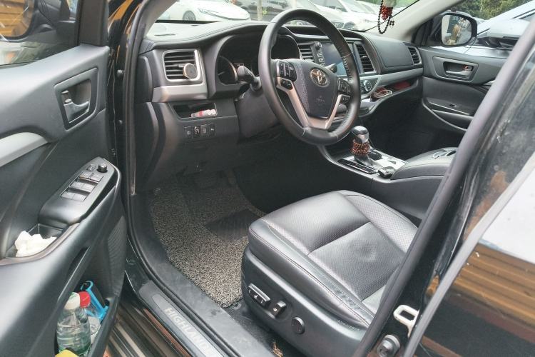 Used Toyota Highlander 2018 2.0T Two-Wheel Drive Luxury Edition 7 Seats China VI Standard
