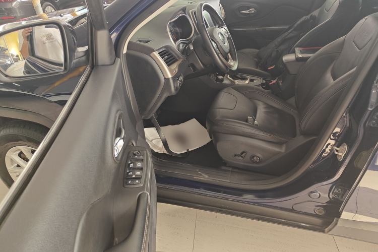 Used Jeep Cherokee 2016 2.4L Professional Smart Version