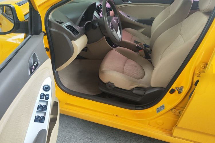 Used Hyundai Verna (older generation) 2010 Sedan 1.4L Automatic Luxury GLS Trim
