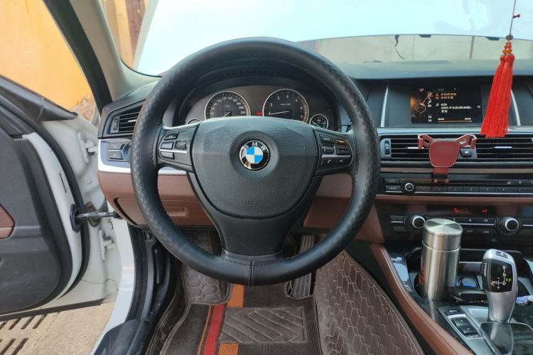 Used BMW 5 Series 2014 520Li Elegant Model
