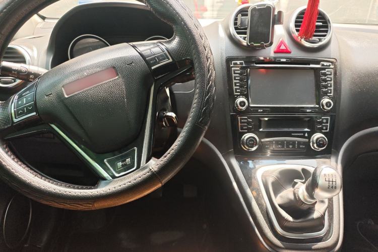 Used Haval H6 2015 Upgraded Model 1.5T Manual Two-Wheel Drive Elite Version Center Console