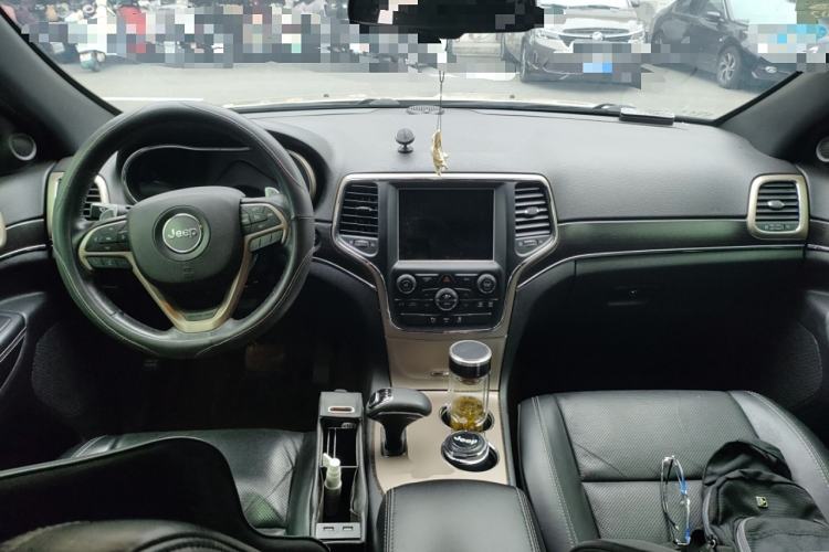 Used Jeep Grand Cherokee 2014 3.6L Elite Navigation Edition Center Console