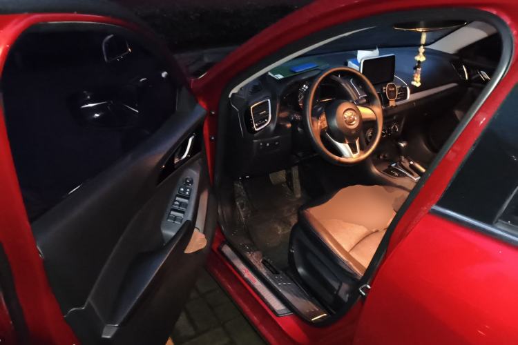 Used Mazda Mazda 3 Axela 2016 Sedan 1.5L Automatic Comfort Model
