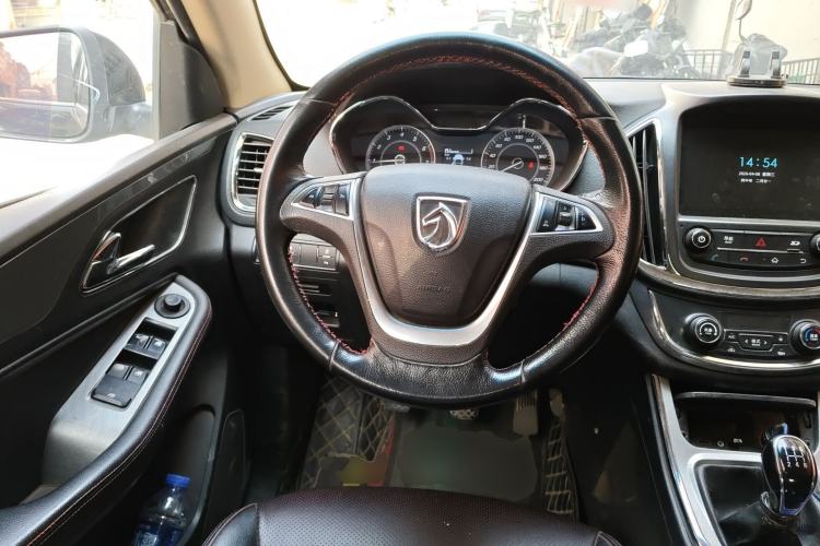 Used Baojun 560 2015 1.8L manual luxury version Steering Wheel