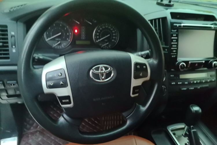 Used Toyota Land Cruiser 2015 4.0L 5-Seater Middle East Version
