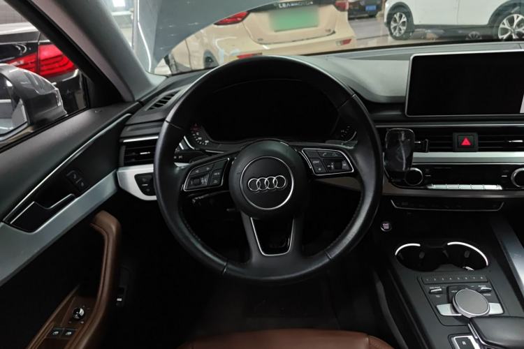 Used Audi A4L 2019 40 TFSI Fashion Edition China VI Emission Standard Steering Wheel
