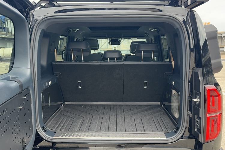 Used Formula Leopard Leopard 5 2023 Navigator Edition