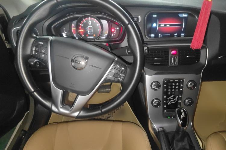 Used Volvo V40 2017 T3 Zhiya Edition
