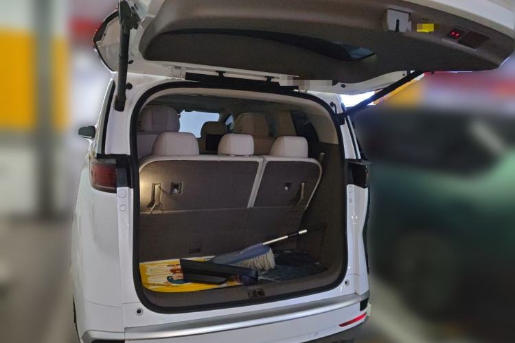 Used Denza D9 2022 DM-i 970 Four-Wheel Drive Flagship Model Trunk