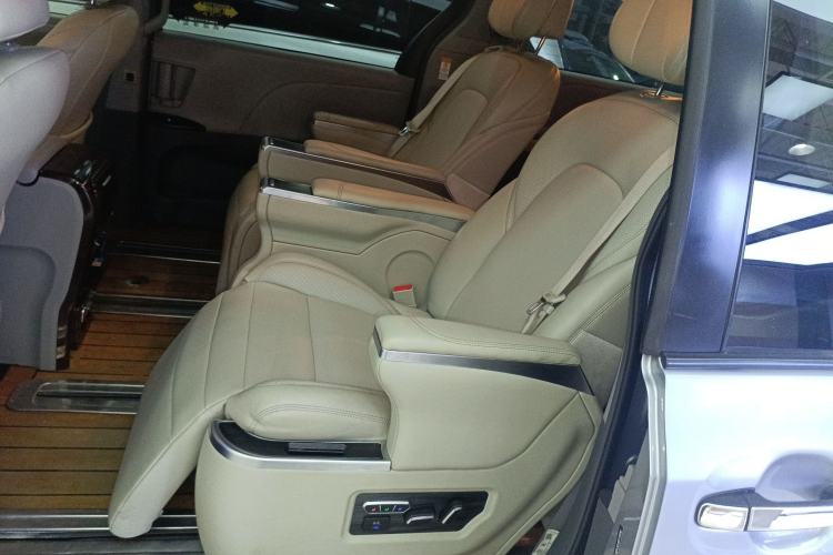 Used Toyota Sienna (Parallel Import) 2018 3.5L Two-Wheel Drive SE U.S. Specification
