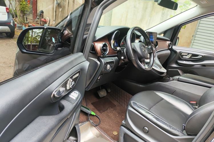 Used Mercedes-Benz V-Class 2021 V 260 Avantgarde Edition Driver Seat