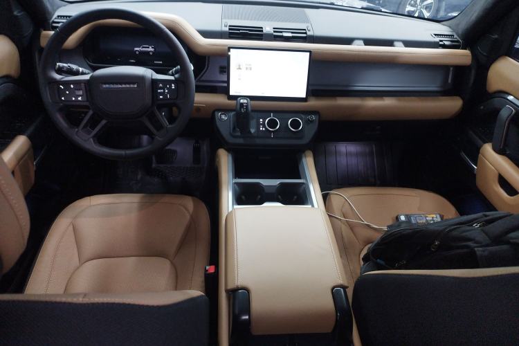 Used Land Rover Defender 2025 110 3.0T P400 Dark Edition Center Console