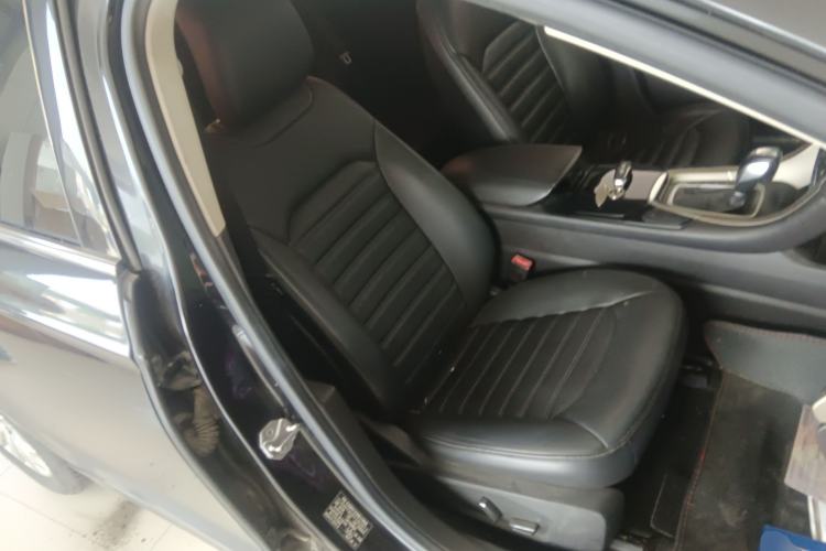 Used Ford Mondeo 2013 2.0L GTDi 200 Fashion Edition Right Front Seat