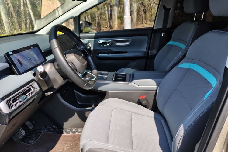 Used AION Y 2023 Younger Interior 1