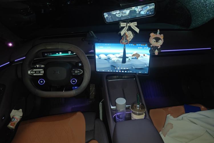 Used XPeng P7 2025 Model—702 Long Range Ultra Center Console