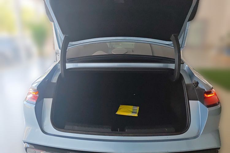 Used Geely Galaxy E8 2025 700 km Long-Range Intelligent Driving Version Trunk