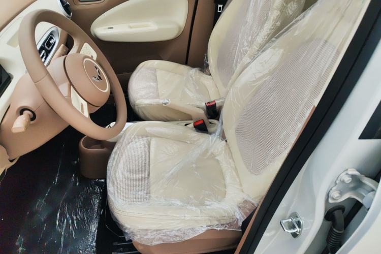 Used Wuling Hongguang MINIEV 2025 Four-Door Version Advanced Edition Left Front Seat