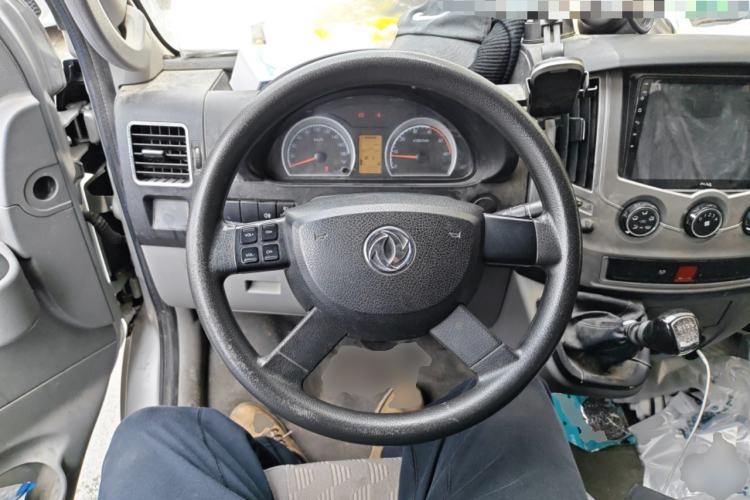 Used Dongfeng Yufeng 2021 2.3T V9 Logistics Vehicle Short Wheelbase Mid-Roof Design 5-9 Seater China V Emission Standard WP2.3