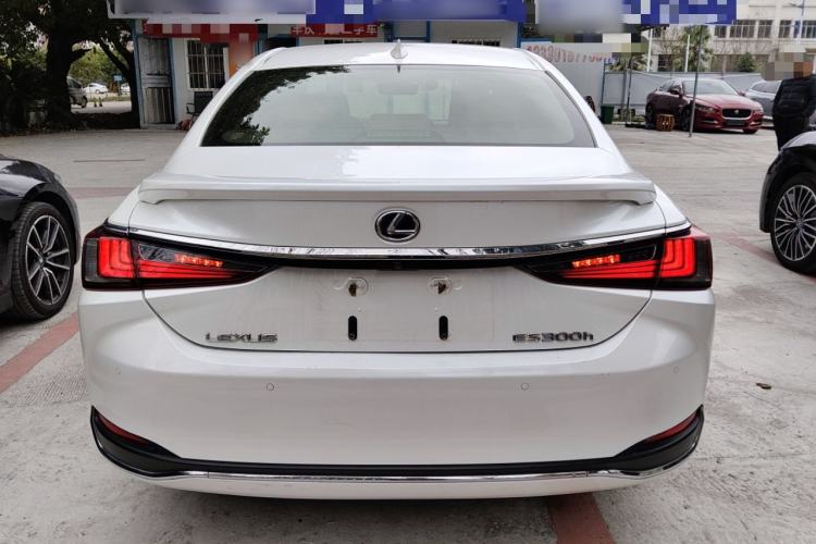 Used Lexus ES 2018 300h Premier Edition China VI Standard