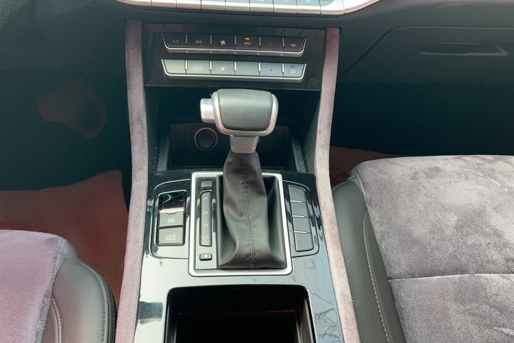 Used Sinotruk VGV U70 2020 1.5T Automatic Smart Luxury 7-Seater