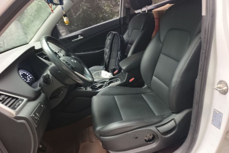 Used Hyundai Tucson 2015 1.6T Dual-Clutch Two-Wheel-Drive Smart Model Left Front Seat