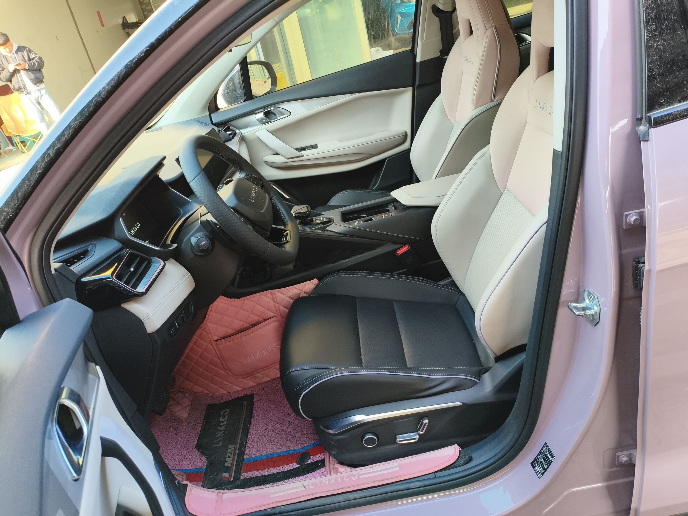 Переднее сиденье в автомобиле