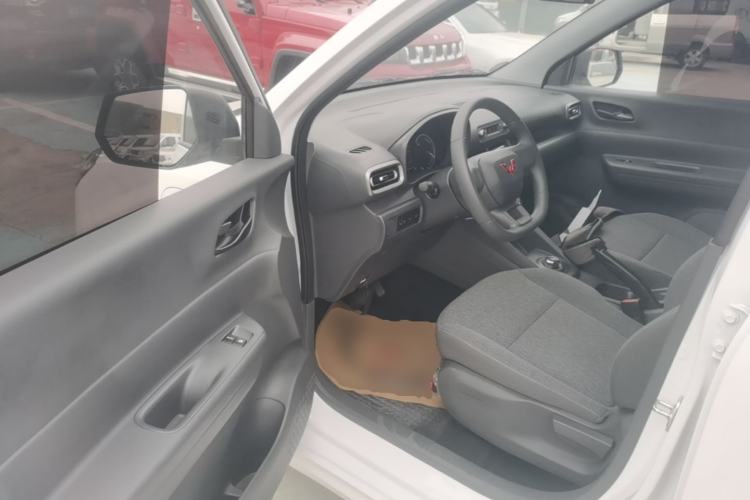 Used Wuling Hongguang New Energy 2024 All-Electric Model 300KM Practical Version