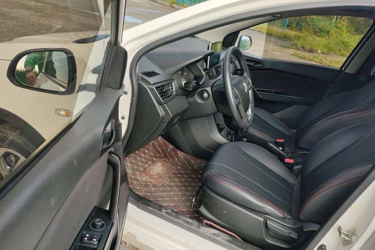 Used Baojun 310 2016 1.2L manual Comfort trim level