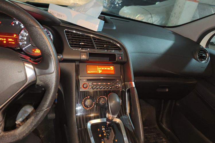 Used Peugeot 3008 2015 2.0L Automatic Classic Edition
