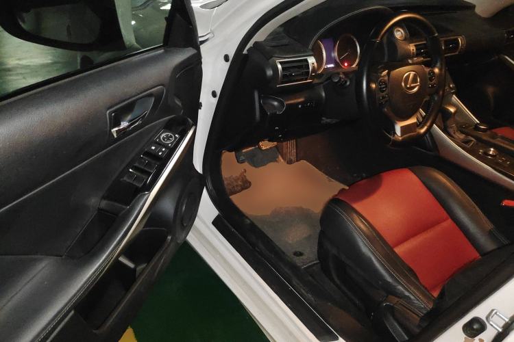 Used Lexus IS 2015 200T Leading Edition