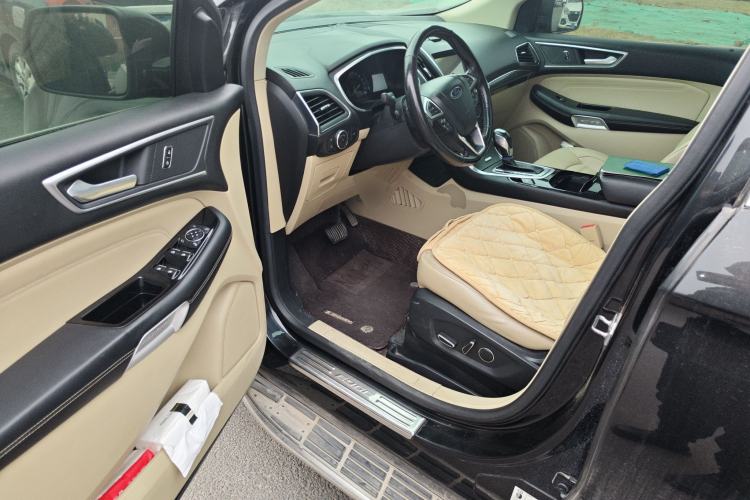 Used Ford Edge 2015 2.0T GTDi Two-Wheel-Drive High-Line Version
