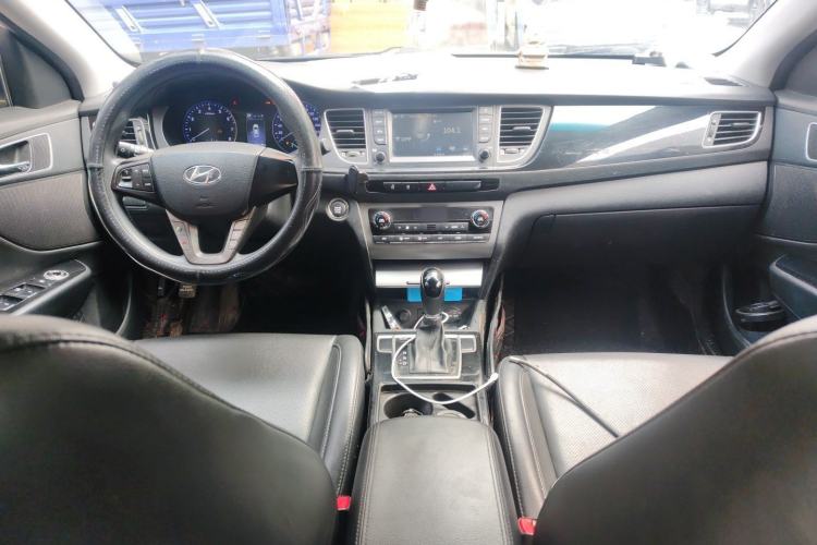 Used Hyundai Mistra 2016 1.8L Automatic Smart GLS Center Console