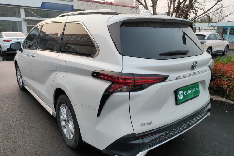 Used Toyota Granvia 2023 2.5L Hybrid Comfort Edition
