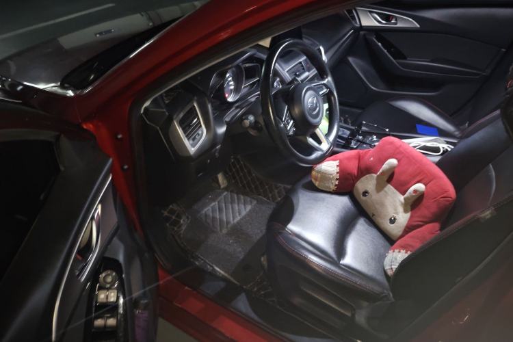 Used Mazda 3 Axela 2017 Sedan 1.5L Automatic Luxury Model China VI Standard
