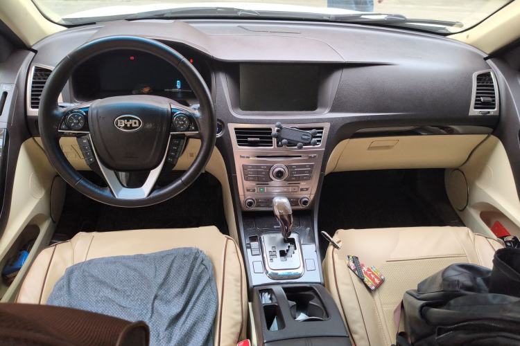 Used BYD Sirui 2013 1.5TID Automatic Prestige Model Center Console