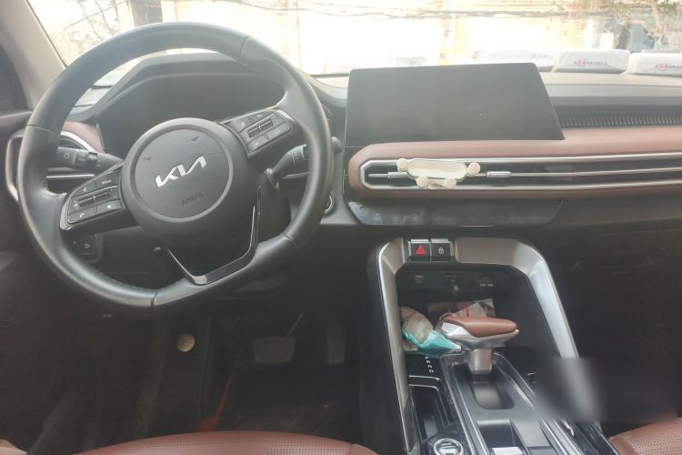 Used Kia Sportage R 2021 Ace 2.0L Splendid Edition Center Console