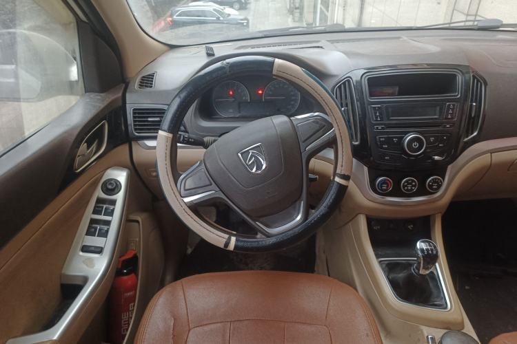Used Baojun 730 2014 1.5L manual standard trim 7 seats