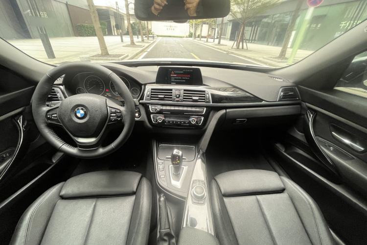 Used BMW 3 Series GT 2019 320i Sport Edition Interior 6