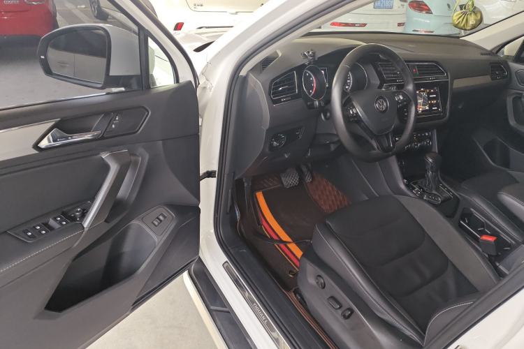 Used Volkswagen Tiguan L 2019 330TSI Automatic Two-Wheel Drive Smart Luxury Version China VI Standard
