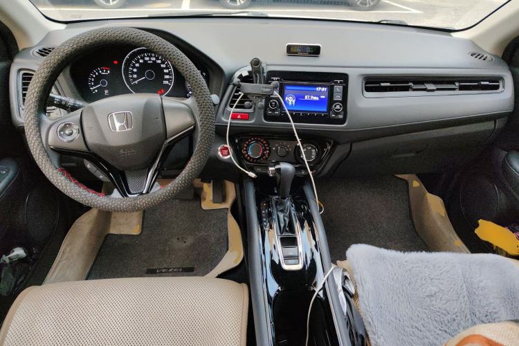 Used Honda Vezel 2017 1.8L CVT Front-Wheel Drive Pioneer Edition Center Console