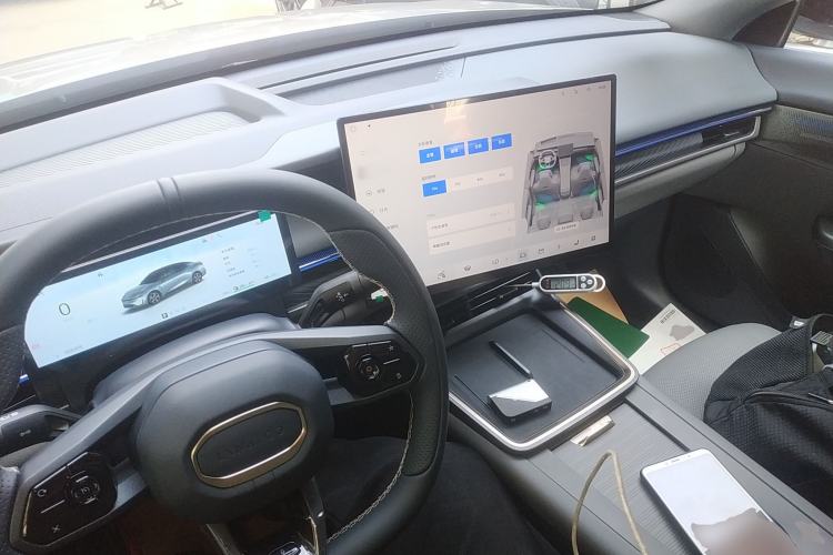 Used Lynk & Co 07 2024 EM-P 126 Long-Range Halo Center Console