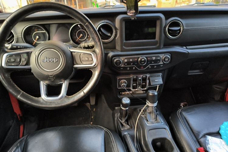 Used Jeep Wrangler 2019 2.0T Sahara Four-Door Version China VI Emission Standard
