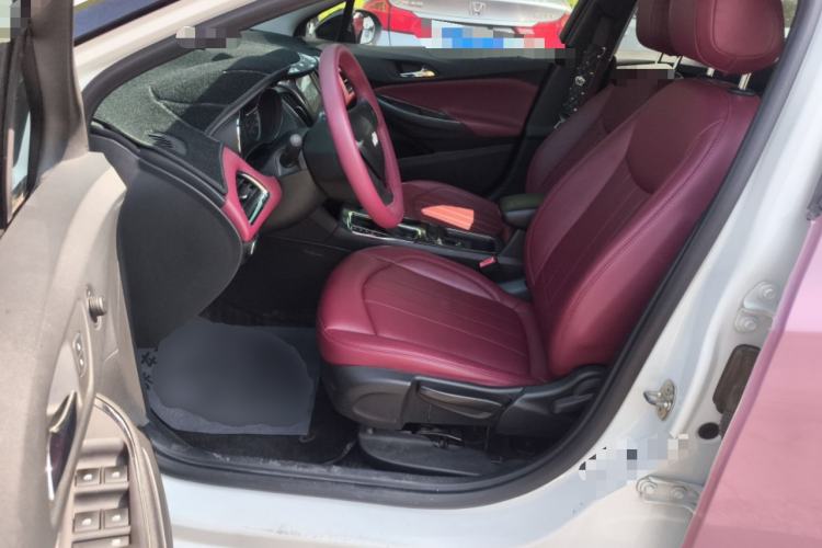 Used Chevrolet Cruze 2018 Hatchback 320 Automatic Pioneer Sunroof Edition Left Front Seat