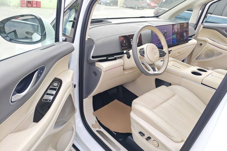 Used VOYAH Dream 2025 PHEV Four-Wheel-Drive Flagship Kunpeng Edition Driver Seat