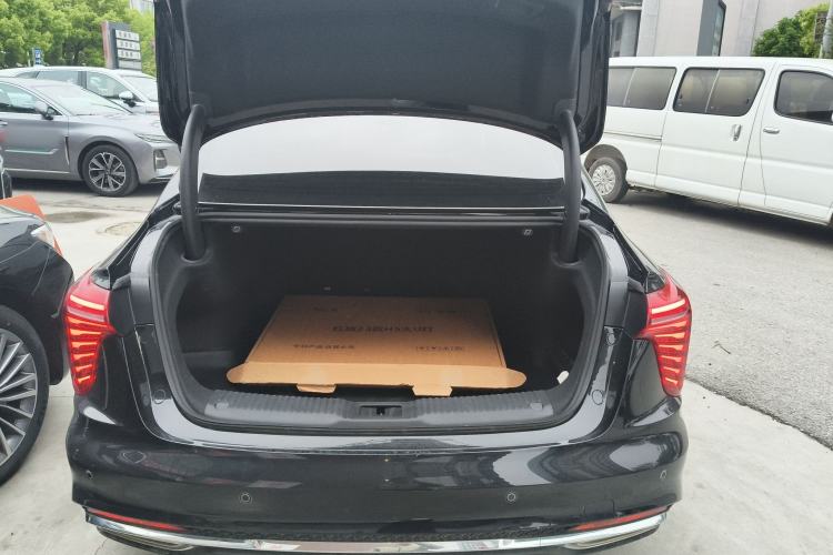 Used Hongqi H5 2024 2.0T Automatic Smart Connect Flagship Edition Trunk