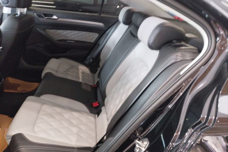 Used Volkswagen Magotan 2023 2 Million Units Limited Edition 330TSI DSG Leading Version