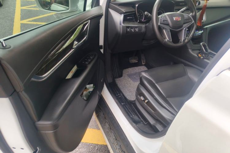 Used Cadillac XT5 2018 25T Luxury Model Driver Seat