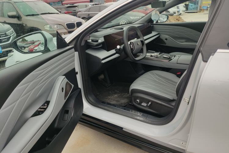 Used Geely Galaxy E8 2025 700 km Long-Range Intelligent Driving Version
