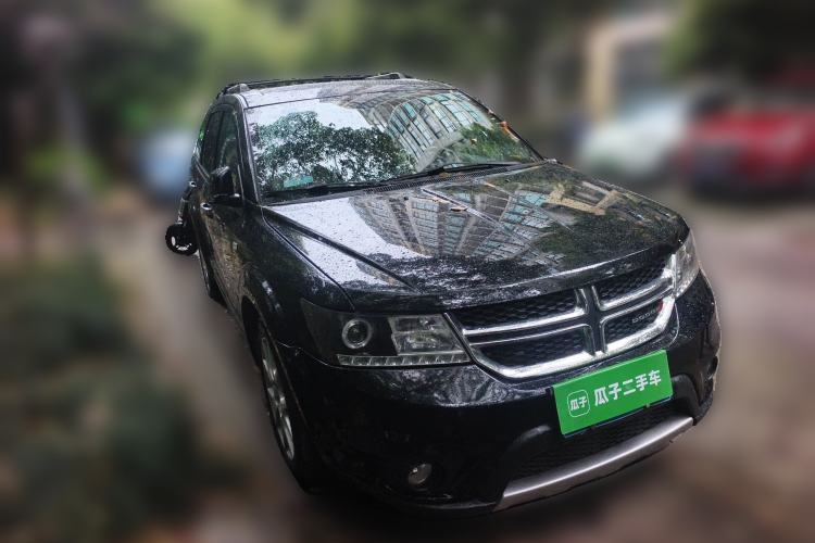 Used Dodge Journey 2013 2.4L Two-Wheel Drive Luxury Version Front Right 45 Deg