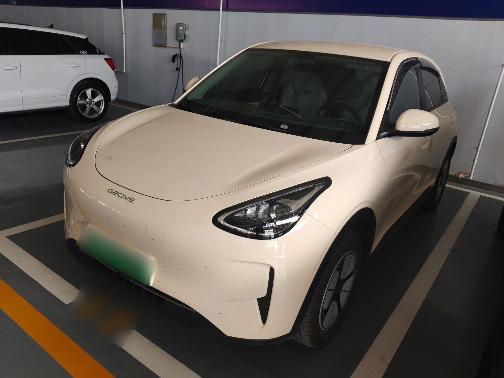 Под передней частью автомобиля